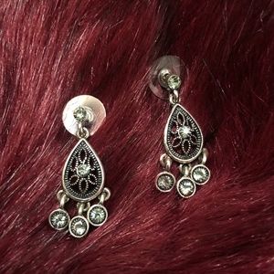 Chandelabre Clear Crystal Teardrop Stud Earrings